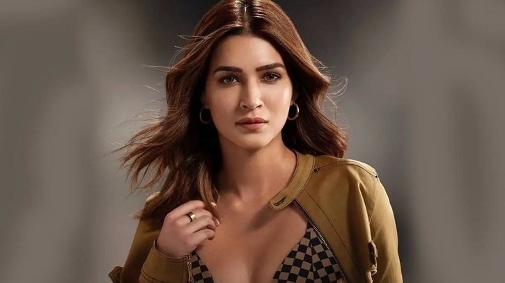 হঠাৎ ইঙ্গিতপূর্ণ স্ট্যাটাস কৃতি শ্যাননের
