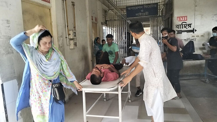 কুষ্টিয়ায় পুলিশের সঙ্গে আন্দোলনকারীদের সংঘর্ষ, নিহত ৭ কুষ্টিয়ায় পুলিশের সঙ্গে আন্দোলনকারীদের সংঘর্ষ, নিহত ৭