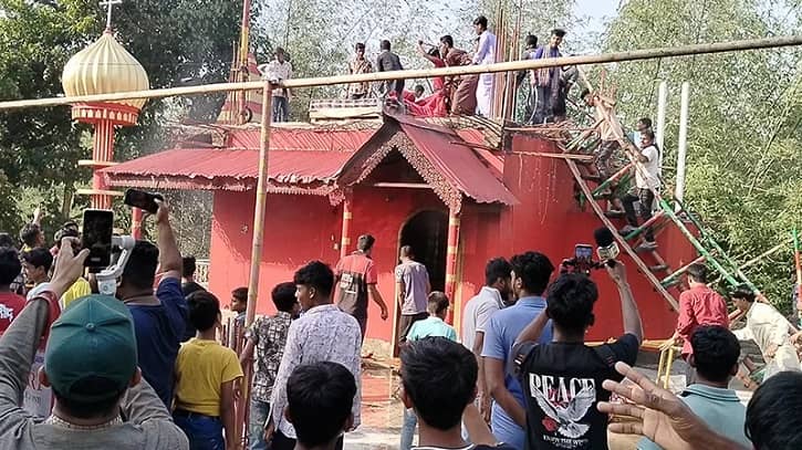কুষ্টিয়ায় দরবার শরিফে হামলা আগুন, দরবারপ্রধানকে পিটিয়ে হত্যা