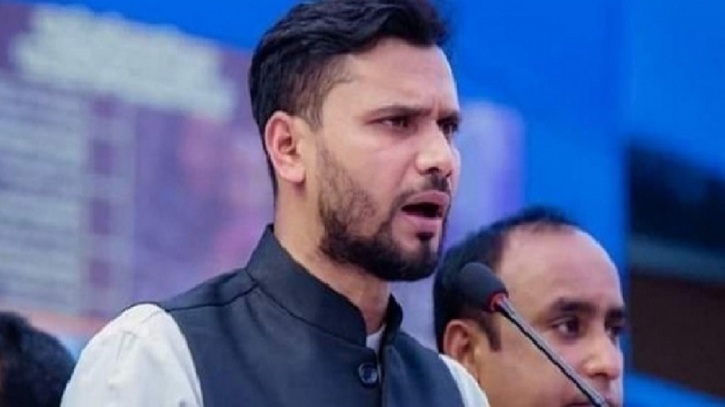 এবারও আওয়ামী লীগের মনোনয়ন ফরম কিনলেন মাশরাফি এবারও আওয়ামী লীগের মনোনয়ন ফরম কিনলেন মাশরাফি