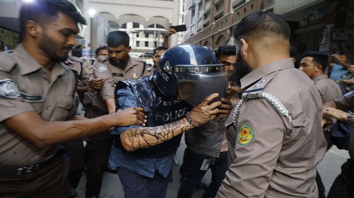 মাসুদ উদ্দিনের গায়ে ময়লা পানি-ডিম নিক্ষেপ