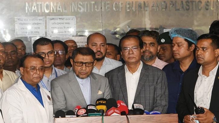 চট্টগ্রাম ও কুমিল্লায় বিস্ফোরণের ঘটনায় আহতদের সর্বোচ্চ চিকিৎসা দেওয়ার নির্দেশ স্বাস্থ্যমন্ত্রী