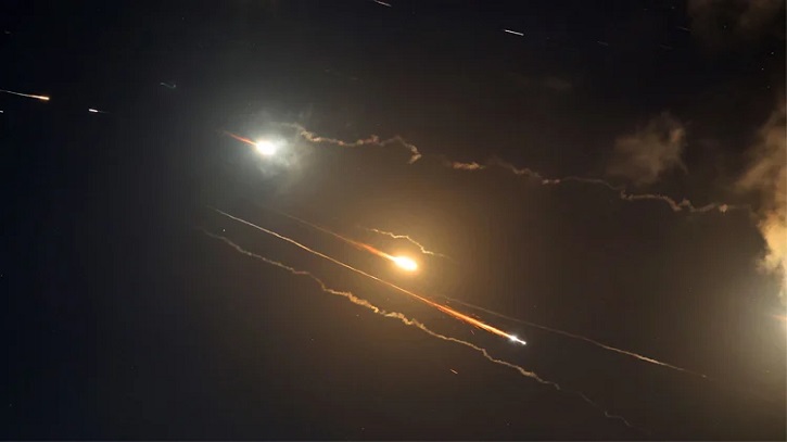 ক্ষেপে যাওয়া ইরানের সামনে কতদিন টিকতে পারবে ইসরায়েল?