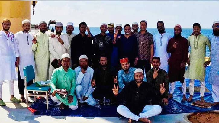 ৩১ দিন পর মুক্তি পেলেন এমভি আব্দুল্লাহর ২৩ নাবিক ৩১ দিন পর মুক্তি পেলেন এমভি আব্দুল্লাহর ২৩ নাবিক