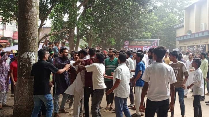 সারজিসের উপস্থিতিতে এনসিপির সমাবেশে দফায় দফায় মারামারি, আহতরা হলেন যারা সারজিসের উপস্থিতিতে এনসিপির সমাবেশে দফায় দফায় মারামারি, আহতরা হলেন যারা