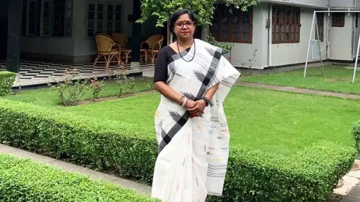 ধানমন্ডির ৩২-এ প্রদীপ প্রজ্বালনের সময় রোকেয়া প্রাচীর ওপর হামলা ধানমন্ডির ৩২-এ প্রদীপ প্রজ্বালনের সময় রোকেয়া প্রাচীর ওপর হামলা