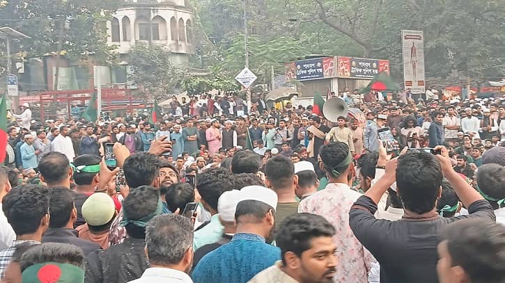 শহীদ ওসমান হাদি হত্যার বিচারের দাবিতে উত্তাল শাহবাগ