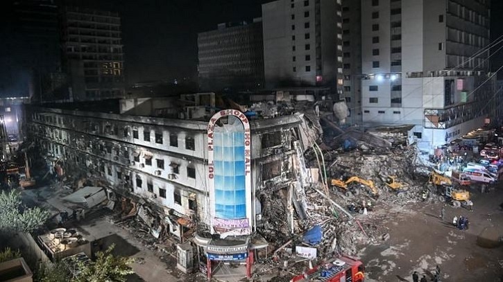 গুল প্লাজায় শপিংমল অগ্নিকাণ্ডে মৃতের সংখ্যা বেড়ে ৫৫