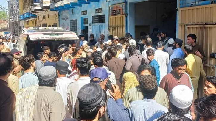 পাকিস্তানে স্কুলে ছাদ ধসের ঘটনায় ২৯ লাশ উদ্ধারের দাবি