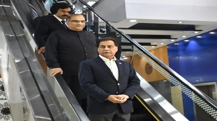 খালেদা জিয়াকে শ্রদ্ধা জানাতে ঢাকায় এসেছেন পাকিস্তানের স্পিকার