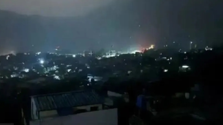 ভারতের আকাশে দখল পাকিস্তানের মিসাইলে, কাশ্মীরজুড়ে ব্ল্যাকআউট ভারতের আকাশে দখল পাকিস্তানের মিসাইলে, কাশ্মীরজুড়ে ব্ল্যাকআউট