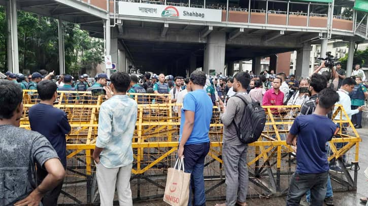 রাস্তা অবরোধের চেষ্টা করলেই কঠোর ব্যবস্থা : পুলিশ রাস্তা অবরোধের চেষ্টা করলেই কঠোর ব্যবস্থা : পুলিশ