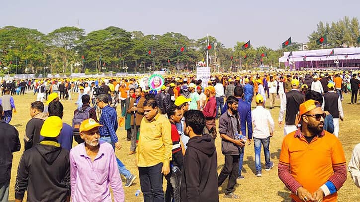 বরিশালে শেখ হাসিনার জনসভাস্থলে নেতাকর্মীদের ঢল