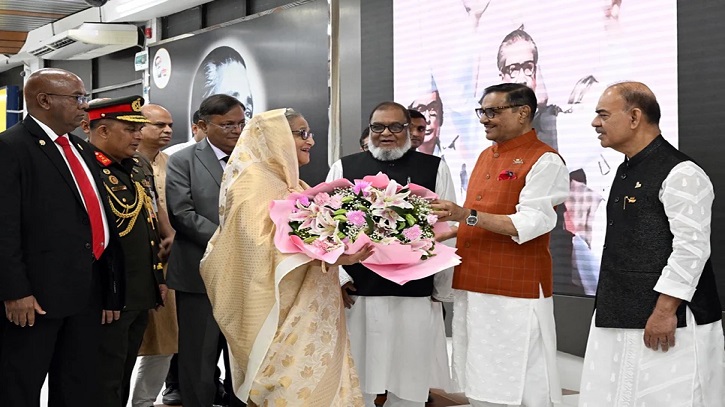 ভারত সফর শেষে দেশে ফিরলেন প্রধানমন্ত্রী ভারত সফর শেষে দেশে ফিরলেন প্রধানমন্ত্রী
