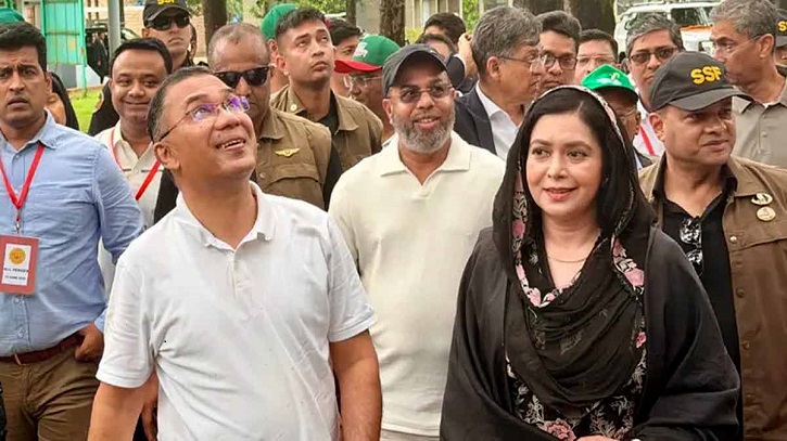 সহধর্মিণীকে নিয়ে ডুলাহাজারা সাফারি পার্ক পরিদর্শন করলেন প্রধানমন্ত্রী সহধর্মিণীকে নিয়ে ডুলাহাজারা সাফারি পার্ক পরিদর্শন করলেন প্রধানমন্ত্রী
