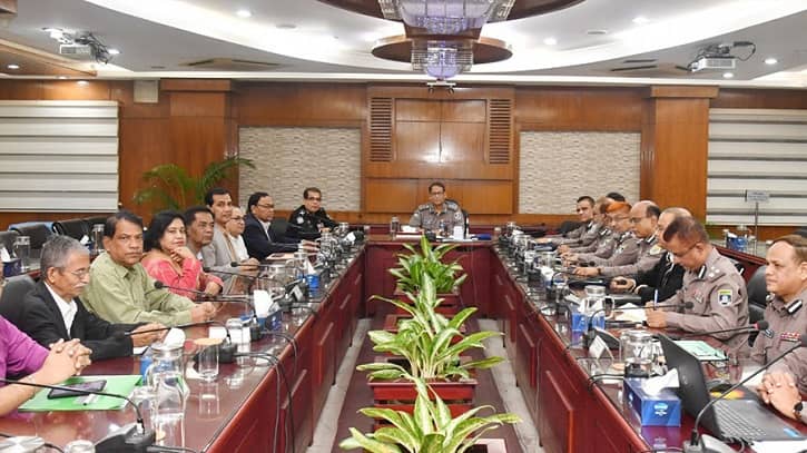 বড়দিন ও থার্টিফার্স্ট নাইটে থাকবে পুলিশের বিশেষ নিরাপত্তা বড়দিন ও থার্টিফার্স্ট নাইটে থাকবে পুলিশের বিশেষ নিরাপত্তা