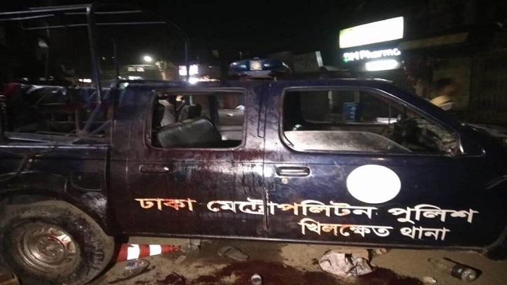 ধর্ষণে অভিযুক্ত যুবককে পিটিয়ে হত্যা করল বিক্ষুব্ধরা, পুলিশের গাড় ধর্ষণে অভিযুক্ত যুবককে পিটিয়ে হত্যা করল বিক্ষুব্ধরা, পুলিশের গাড়