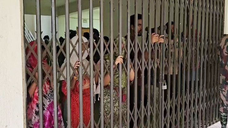 নেত্রকোনায় সীমান্ত দিয়ে ৪০ জনকে বিএসএফের ‘পুশইন’ নেত্রকোনায় সীমান্ত দিয়ে ৪০ জনকে বিএসএফের ‘পুশইন’