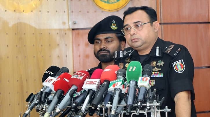 রোহিঙ্গা ক্যাম্পে সন্ত্রাসীদের তৎপরতার তথ্য পেলেই অভিযান: র্যাব রোহিঙ্গা ক্যাম্পে সন্ত্রাসীদের তৎপরতার তথ্য পেলেই অভিযান: র্যাব