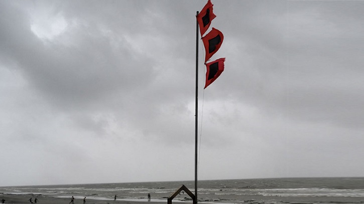 দক্ষিণাঞ্চলে ঝড়ো হাওয়ার শঙ্কা, সমুদ্রবন্দরে ৩ নম্বর সতর্কসংকেত দক্ষিণাঞ্চলে ঝড়ো হাওয়ার শঙ্কা, সমুদ্রবন্দরে ৩ নম্বর সতর্কসংকেত