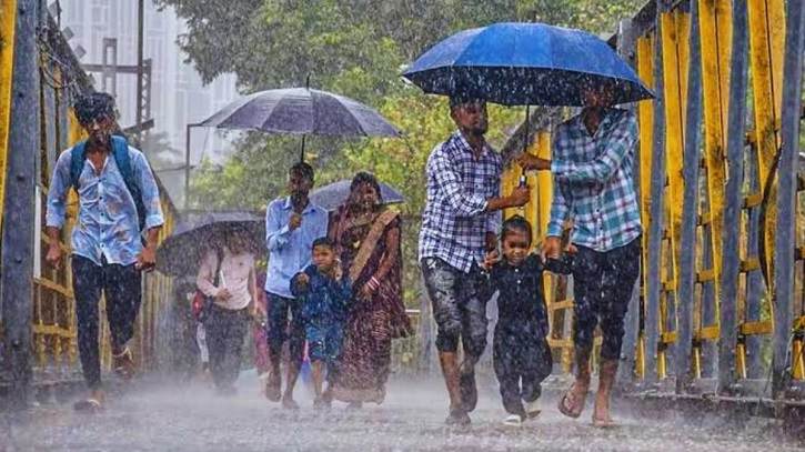 ভারী বৃষ্টিতে চার জেলায় রেড অ্যালার্ট, কেরালায় প্রাণহানি বেড়ে ১১ ভারী বৃষ্টিতে চার জেলায় রেড অ্যালার্ট, কেরালায় প্রাণহানি বেড়ে ১১