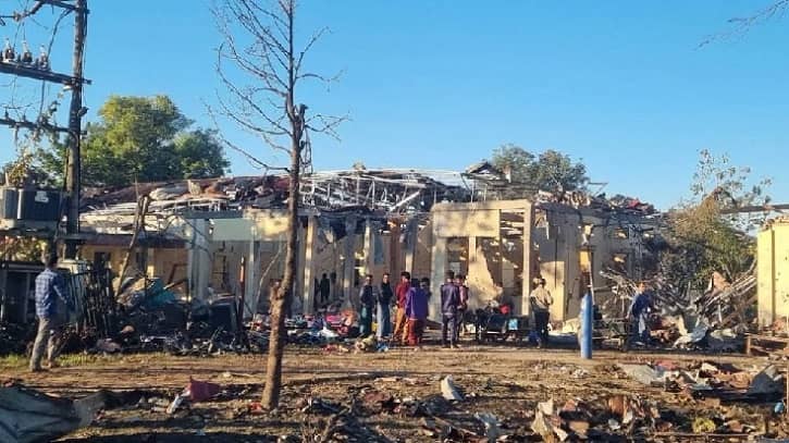 রাখাইনের হাসপাতালে বিমান হামলা, রোগীসহ নিহত ৩১