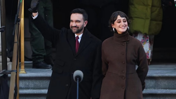 ভাড়া করা পোশাকে নিউইয়র্কের নতুন ফার্স্ট লেডি রামা দুওয়াজির