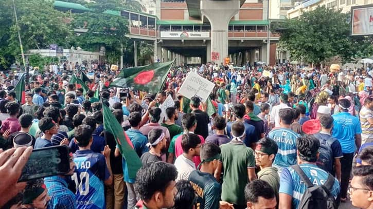 ফার্মগেট-কারওয়ান বাজার-শাহবাগ-সায়েন্সল্যাব সড়কে ‘বাংলা ব্লকেড’ ফার্মগেট-কারওয়ান বাজার-শাহবাগ-সায়েন্সল্যাব সড়কে ‘বাংলা ব্লকেড’