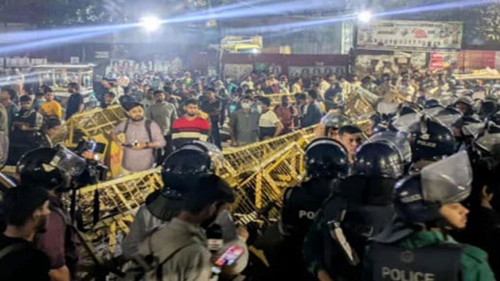 শাহবাগে বিসিএস প্রার্থীদের সঙ্গে পুলিশের সংঘর্ষ, আহত ৫