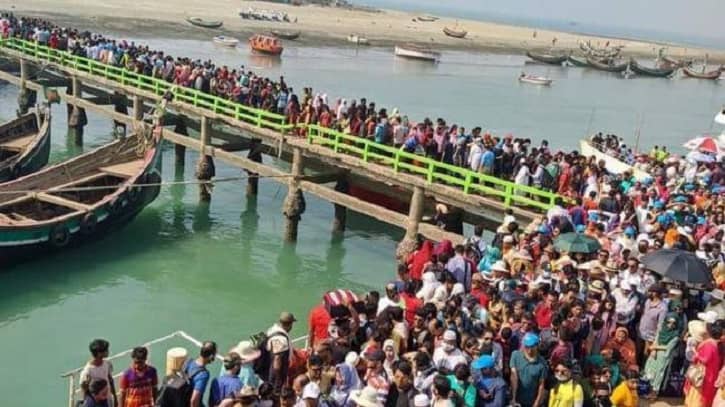 বৈরী আবহাওয়ায় উত্তাল সাগর, সেন্টমার্টিনে শত শত পর্যটক আটকা বৈরী আবহাওয়ায় উত্তাল সাগর, সেন্টমার্টিনে শত শত পর্যটক আটকা