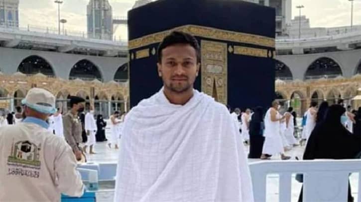 কোচ জানেন তিনি মাঠে নামবেন, সাকিব গেলেন ওমরা পালনে কোচ জানেন তিনি মাঠে নামবেন, সাকিব গেলেন ওমরা পালনে