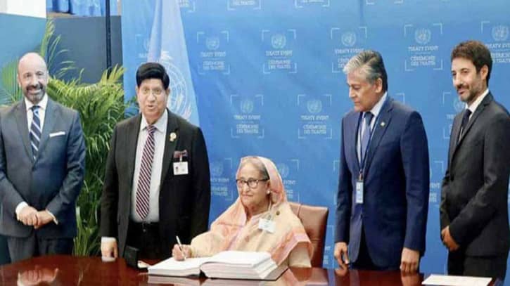 জাতিসংঘের গভীর সমুদ্র বিষয়ক চুক্তিতে সই করলেন প্রধানমন্ত্রী জাতিসংঘের গভীর সমুদ্র বিষয়ক চুক্তিতে সই করলেন প্রধানমন্ত্রী