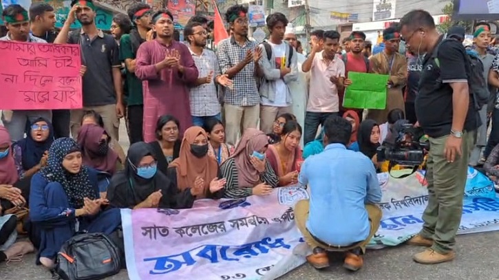 পূর্ণাঙ্গ স্বায়ত্তশাসিত পাবলিক বিশ্ববিদ্যালয়ের দাবিতে আবারও সায়েন্স ল্যাব মোড় অবরোধ পূর্ণাঙ্গ স্বায়ত্তশাসিত পাবলিক বিশ্ববিদ্যালয়ের দাবিতে আবারও সায়েন্স ল্যাব মোড় অবরোধ