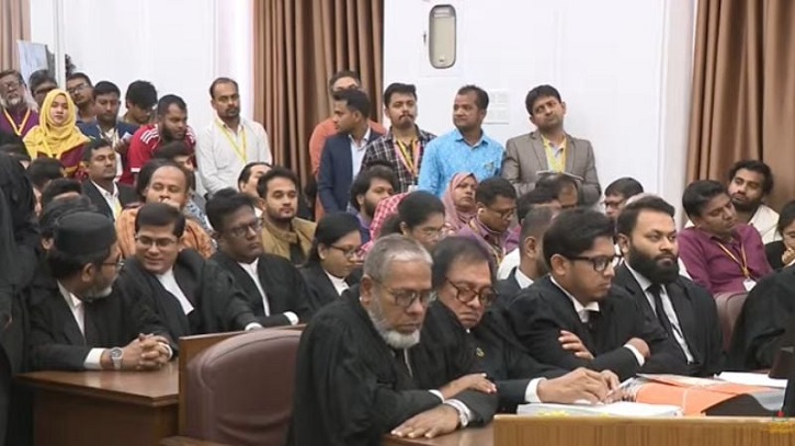 হাসিনার মামলার ৪৫৩ পৃষ্ঠার রায় পড়া চলছে