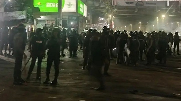 আন্দোলনকারীদের ছত্রভঙ্গ, শাহবাগে পুলিশের অবস্থান