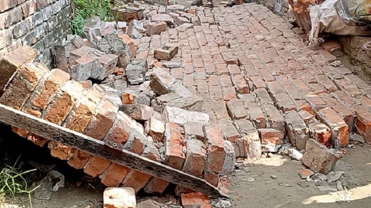 ভূমিকম্পে দেয়াল ধসে নবজাতকের মৃত্যু