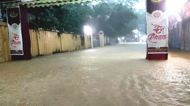 চারদিকে থই থই পানি, ঈদের দিন ঘরবন্দী সিলেটবাসী চারদিকে থই থই পানি, ঈদের দিন ঘরবন্দী সিলেটবাসী