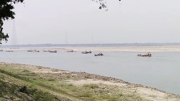 পদ্মার বালুমহাল দখল নিয়ে সংঘর্ষে গুলিবিদ্ধ ৭, নিখোঁজ ১ পদ্মার বালুমহাল দখল নিয়ে সংঘর্ষে গুলিবিদ্ধ ৭, নিখোঁজ ১