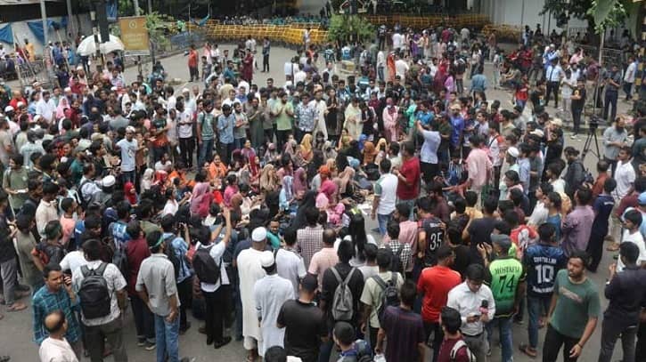 রাজধানীর পাঁচ পয়েন্টে অবরোধ, যানজটে নাকাল নগরবাসী