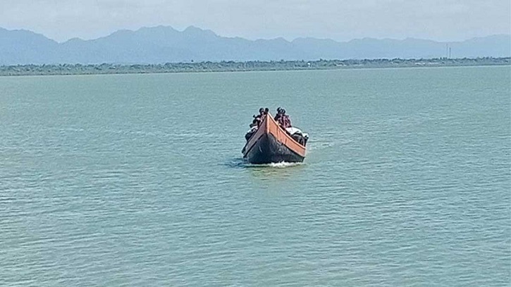 মর্টারশেল বিস্ফোরণে কেঁপে উঠলো টেকনাফ সীমান্ত, আতঙ্কিত স্থানীয় বাসিন্দারা মর্টারশেল বিস্ফোরণে কেঁপে উঠলো টেকনাফ সীমান্ত, আতঙ্কিত স্থানীয় বাসিন্দারা