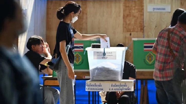 থাইল্যান্ডে নির্বাচন আজ, হচ্ছে গণভোটও