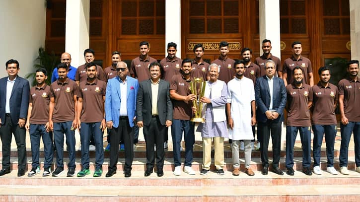 পাকিস্তানকে হোয়াইটওয়াশ: টাইগারদের প্রধান উপদেষ্টার সংবর্ধনা পাকিস্তানকে হোয়াইটওয়াশ: টাইগারদের প্রধান উপদেষ্টার সংবর্ধনা