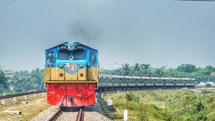 আজ থেকে স্বল্প দূরত্বের ট্রেন চলবে আজ থেকে স্বল্প দূরত্বের ট্রেন চলবে