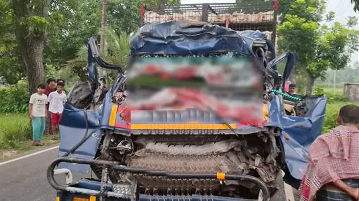 ট্রাকে পিকআপ ভ্যানের ধাক্কায় নিহত ৪