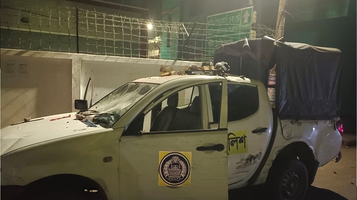 টুঙ্গিপাড়ায় আওয়ামী লীগের হামলায় ৫ পুলিশ আহত, গাড়ি ভাঙচুর টুঙ্গিপাড়ায় আওয়ামী লীগের হামলায় ৫ পুলিশ আহত, গাড়ি ভাঙচুর