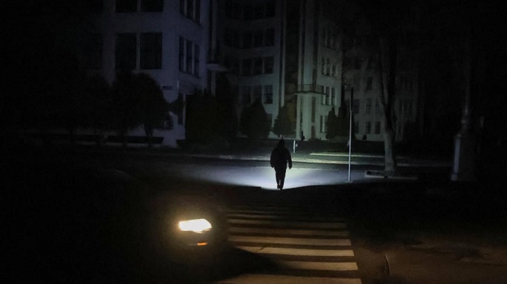 ইউক্রেনের বিদ্যুৎ উৎপাদন ব্যবস্থা ধসিয়ে দিয়েছে রাশিয়া, অন্ধকারে বিভিন্ন অঞ্চল