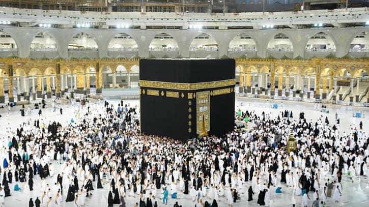 ওমরাহ পালনে ইচ্ছুকদের জন্য বড় দুঃসংবাদ
