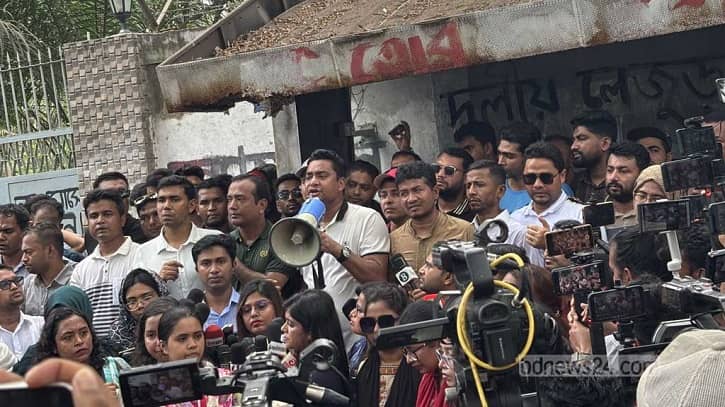 সাম্য হত্যার প্রতিবাদে ছাত্রদলের বিক্ষোভ, ভিসি-প্রক্টরের পদত্যাগ দাবি সাম্য হত্যার প্রতিবাদে ছাত্রদলের বিক্ষোভ, ভিসি-প্রক্টরের পদত্যাগ দাবি