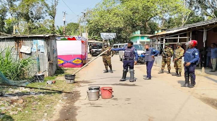 ভোট কেন্দ্রের সামনে থেকে বোমা সদৃশ বস্তু উদ্ধার