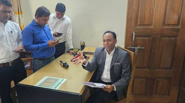 আকস্মিক নারায়ণগঞ্জে ভূমি প্রতিমন্ত্রী, শাস্তি পেলেন ৩ কর্মকর্তা